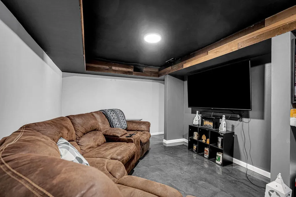 14 Cove Drive Derry NH 03038