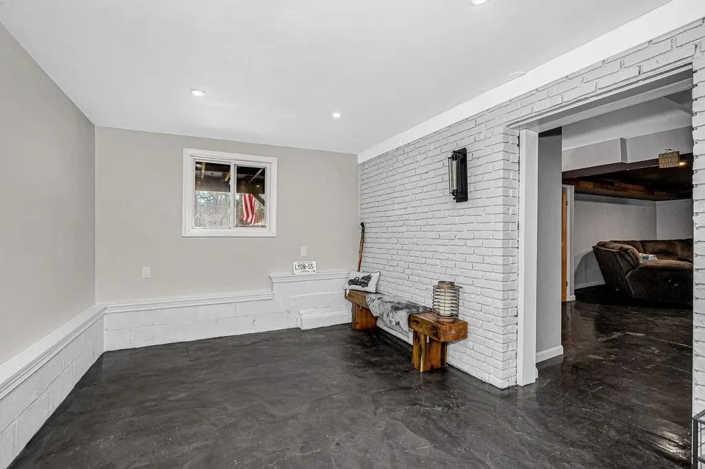 14 Cove Drive Derry NH 03038