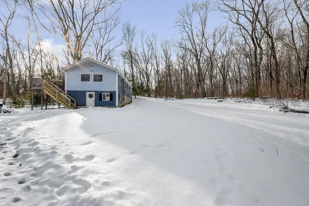 14 Cove Drive Derry NH 03038