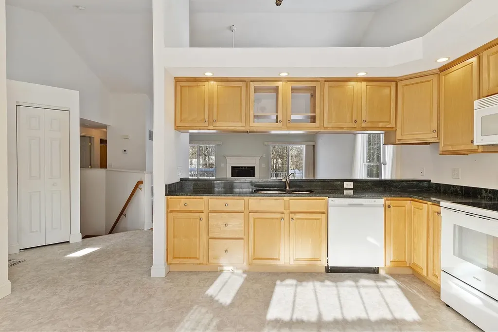 15 Country Lane East Kingston NH 03827