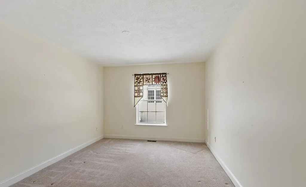 15 Country Lane East Kingston NH 03827