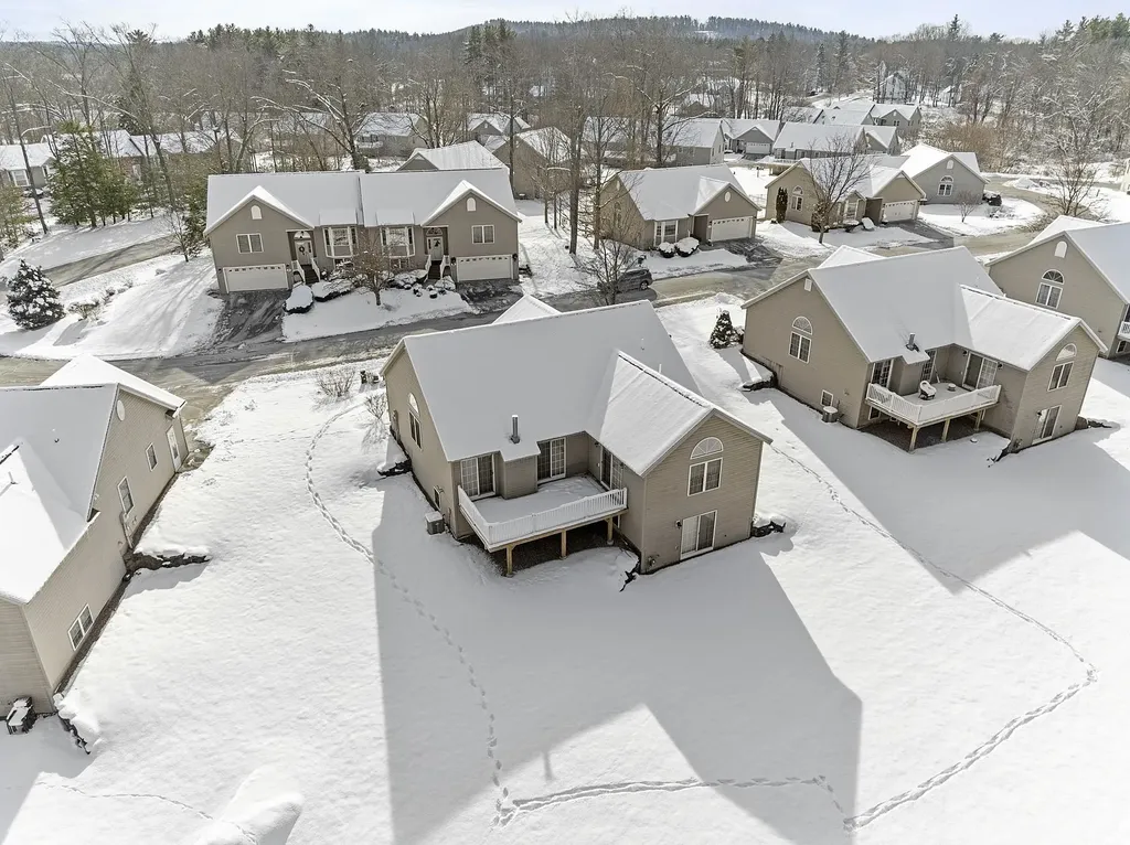 15 Country Lane East Kingston NH 03827