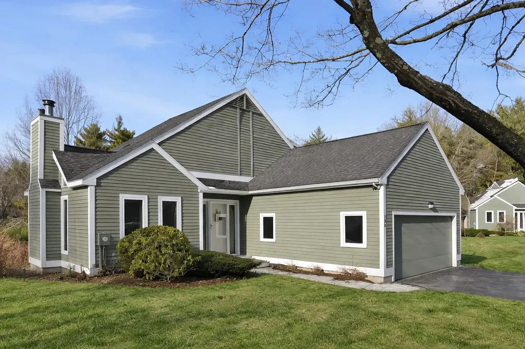 190 Chase Way Manchester NH 03104