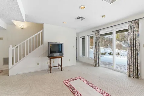 190 Chase Way Manchester NH 03104