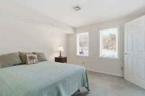 190 Chase Way Manchester NH 03104