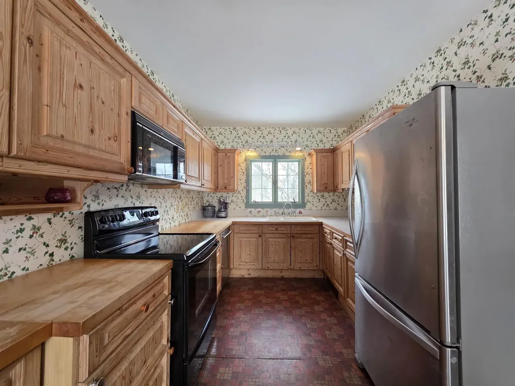 673 Vt Rte 121 East Grafton VT 05146