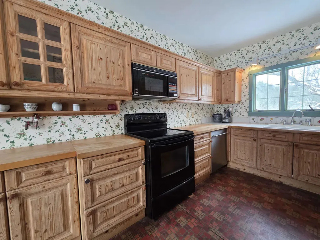673 Vt Rte 121 East Grafton VT 05146