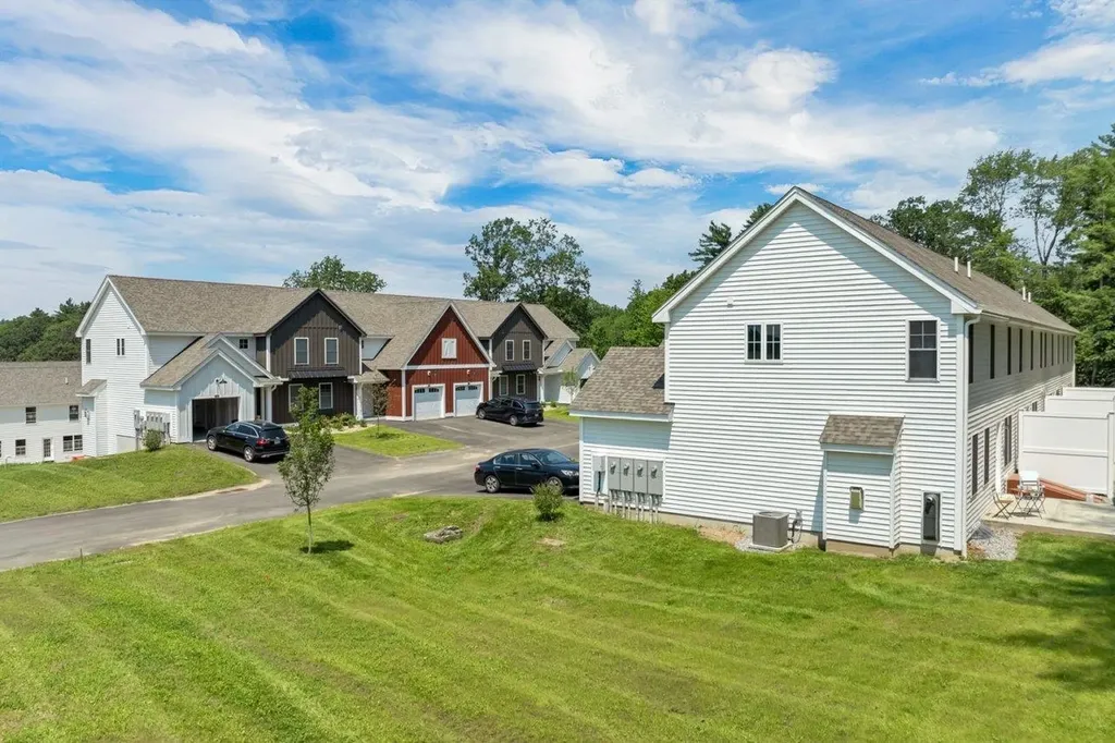 13-D Mustang Drive Litchfield NH 03052