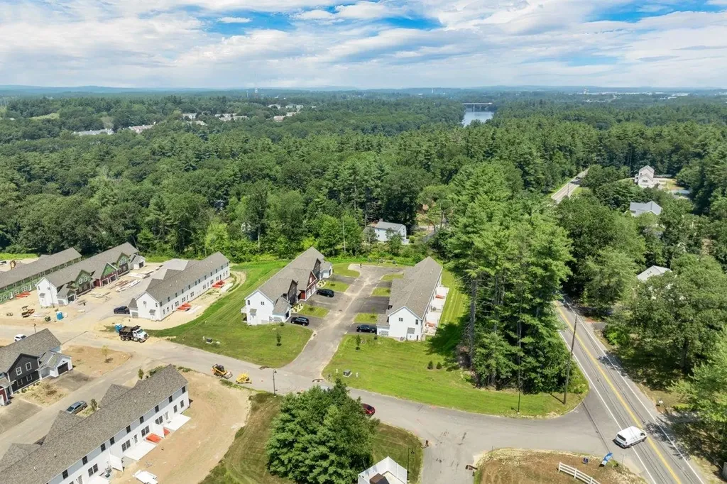 13-D Mustang Drive Litchfield NH 03052