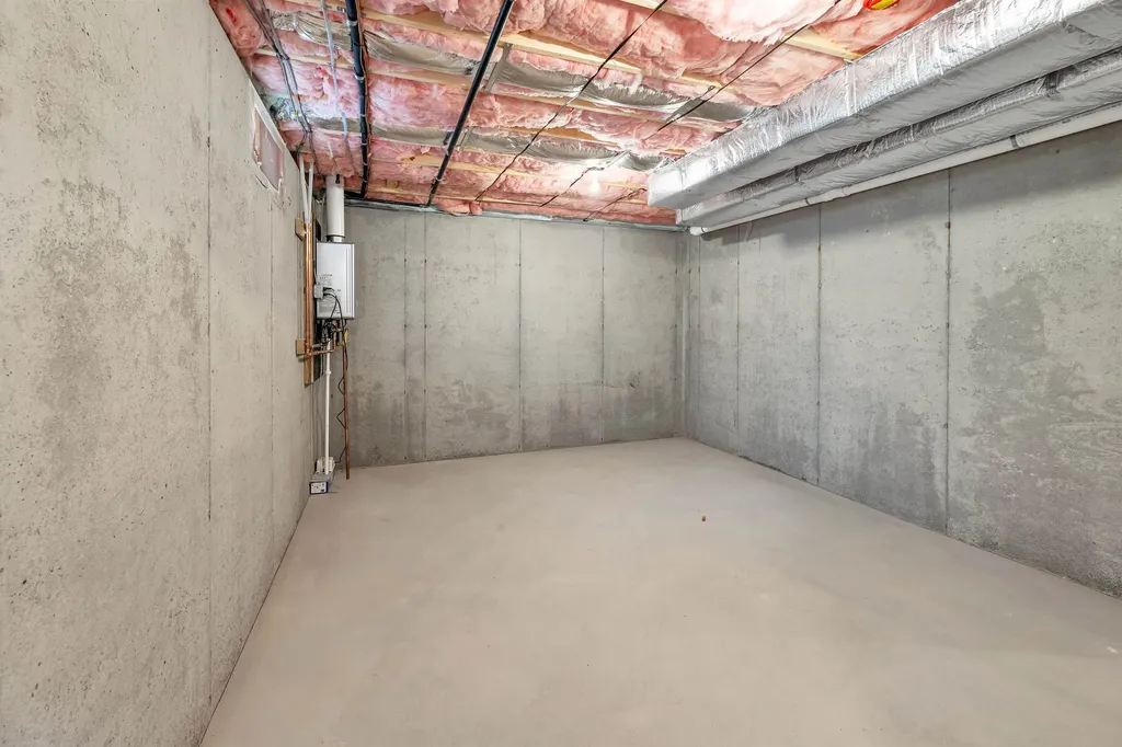 13-D Mustang Drive Litchfield NH 03052