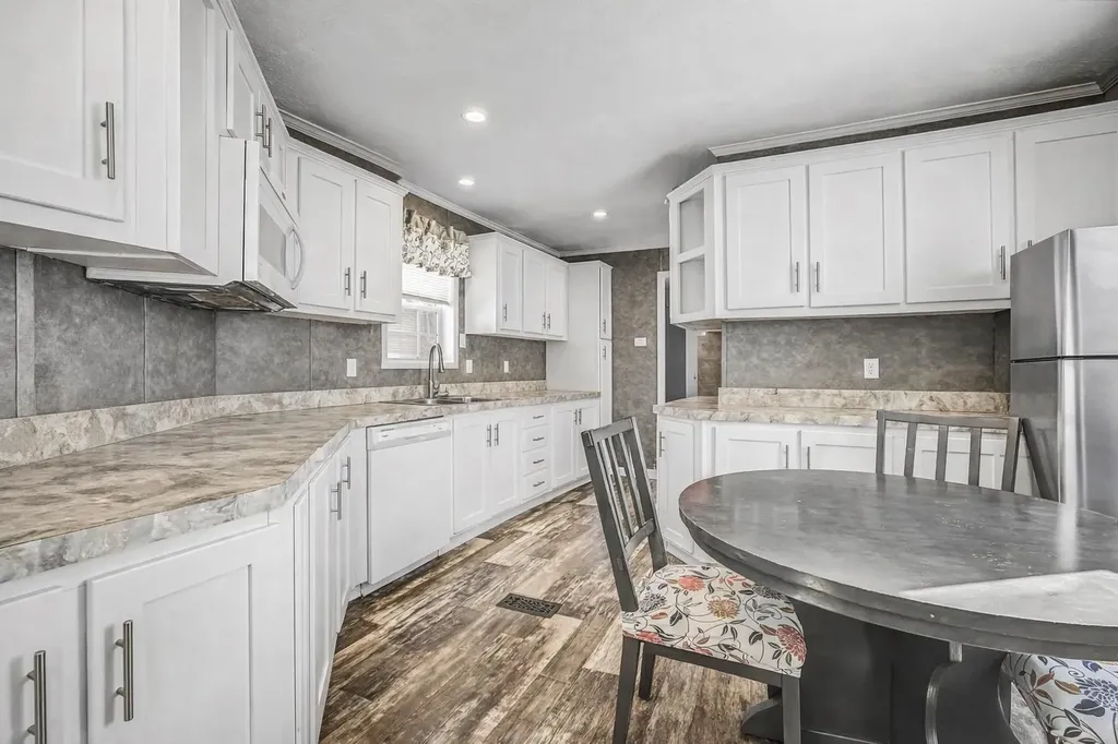 28 Woodlawn Drive Allenstown NH 03275