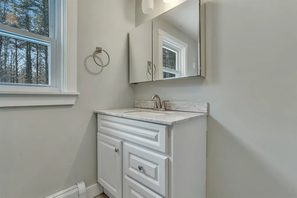 24 Nute Road Madbury NH 03823