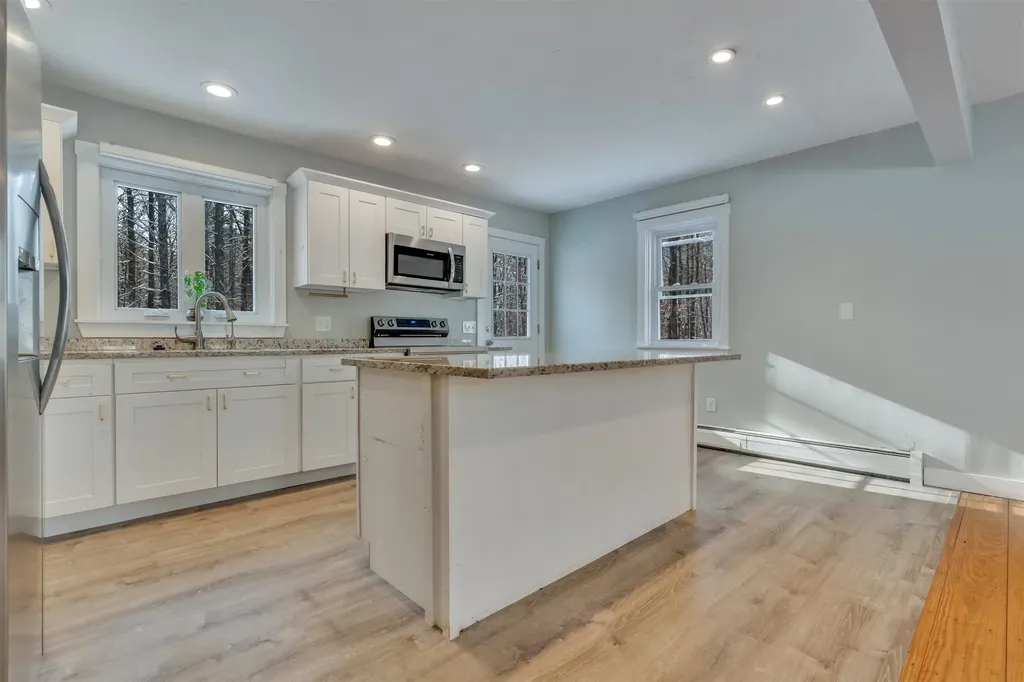 24 Nute Road Madbury NH 03823