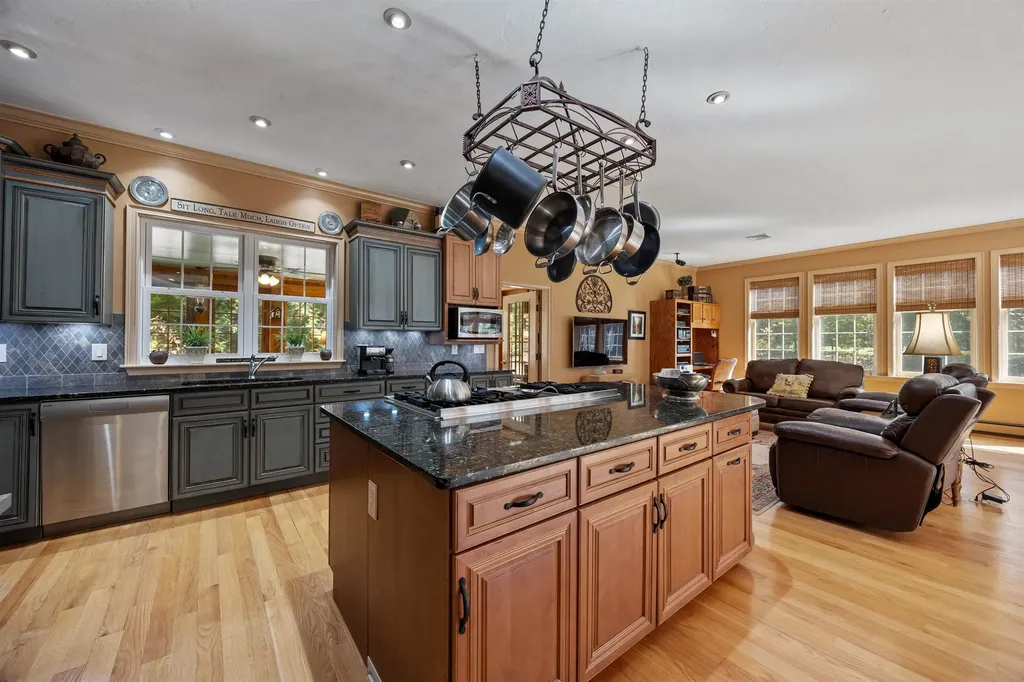 66 Hayes Lane Moultonborough NH 03254