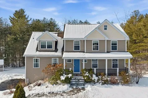 10 Berlang Road Londonderry NH 03053