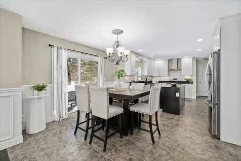 10 Berlang Road Londonderry NH 03053