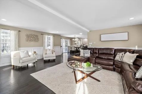 10 Berlang Road Londonderry NH 03053