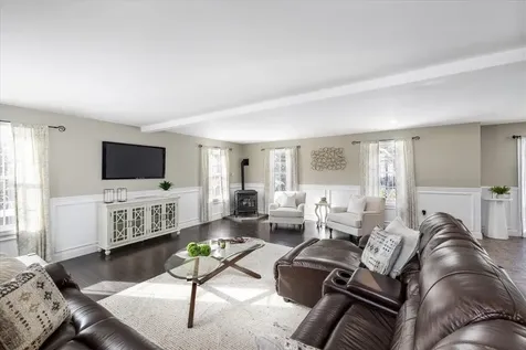 10 Berlang Road Londonderry NH 03053