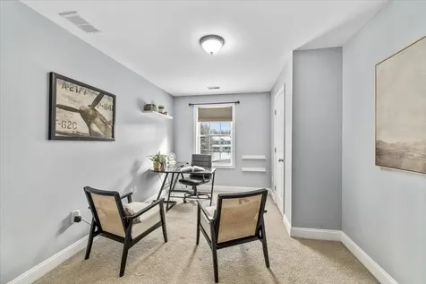 10 Berlang Road Londonderry NH 03053