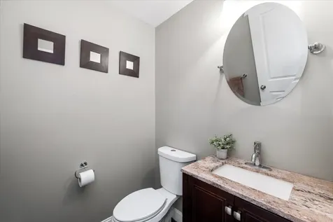 10 Berlang Road Londonderry NH 03053