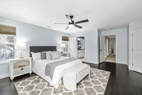 10 Berlang Road Londonderry NH 03053