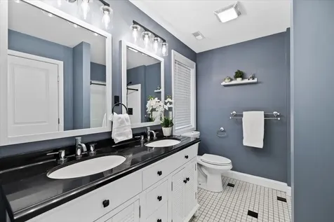 10 Berlang Road Londonderry NH 03053