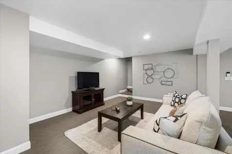 10 Berlang Road Londonderry NH 03053