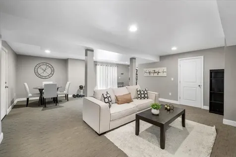 10 Berlang Road Londonderry NH 03053