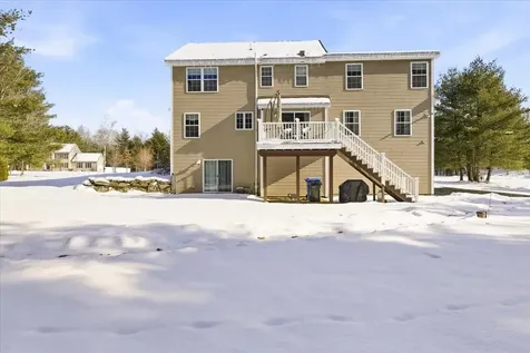 10 Berlang Road Londonderry NH 03053