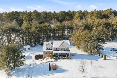 10 Berlang Road Londonderry NH 03053