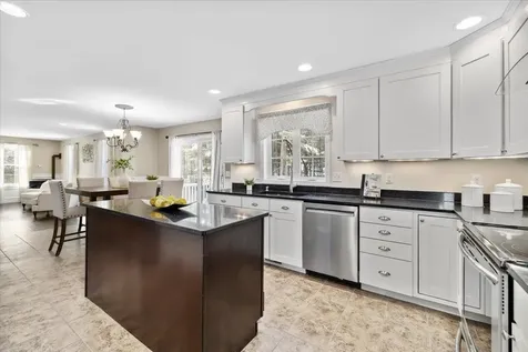 10 Berlang Road Londonderry NH 03053