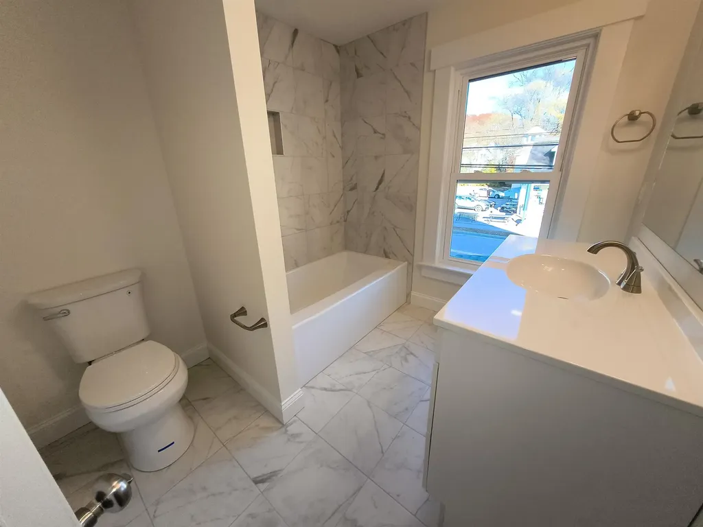 386 Union Avenue Laconia NH 03246