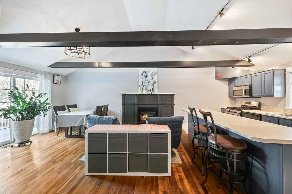 8 Ross Farm Road Albany NH 03818