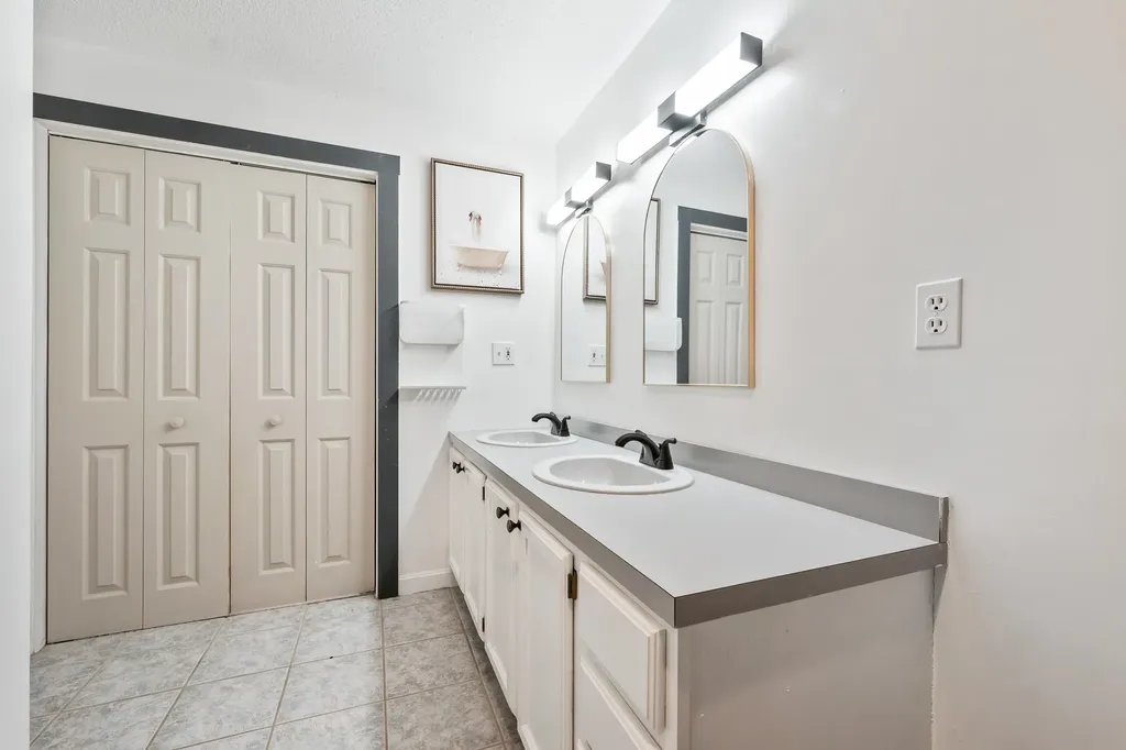 8 Ross Farm Road Albany NH 03818