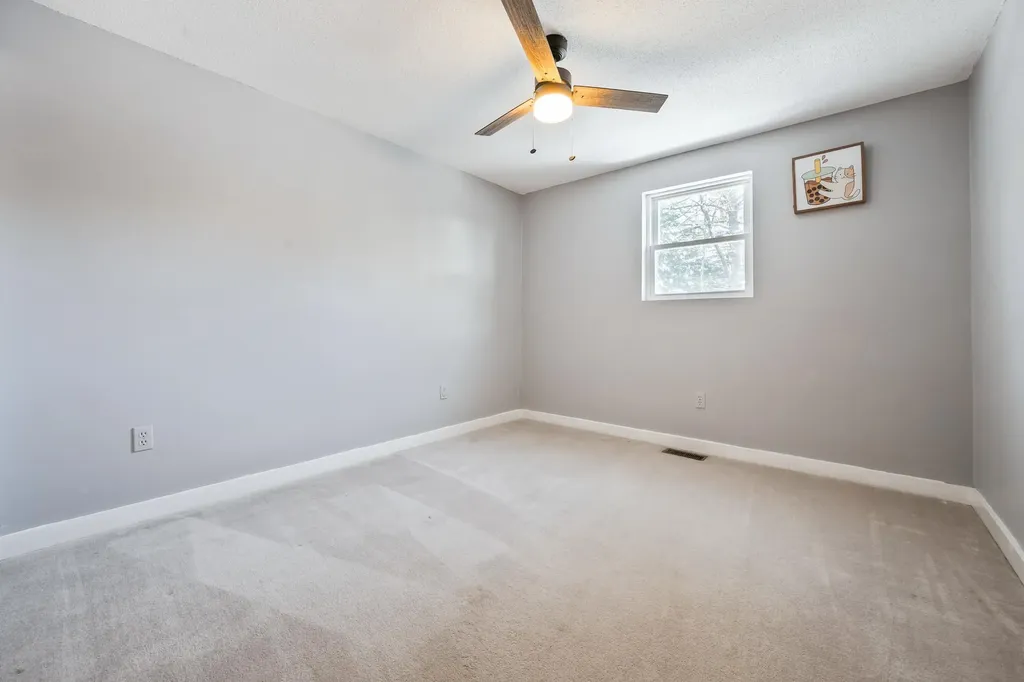 8 Ross Farm Road Albany NH 03818