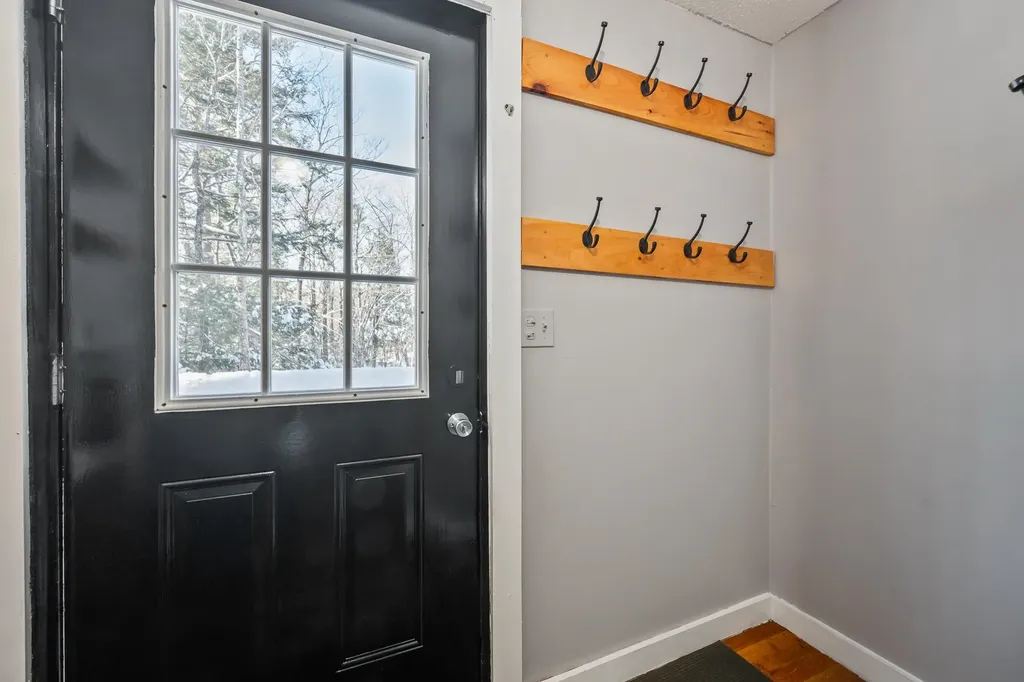 8 Ross Farm Road Albany NH 03818