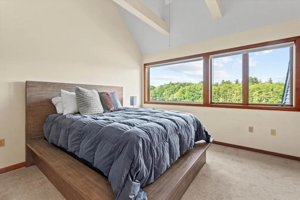 33 River Front Drive Manchester NH 03102