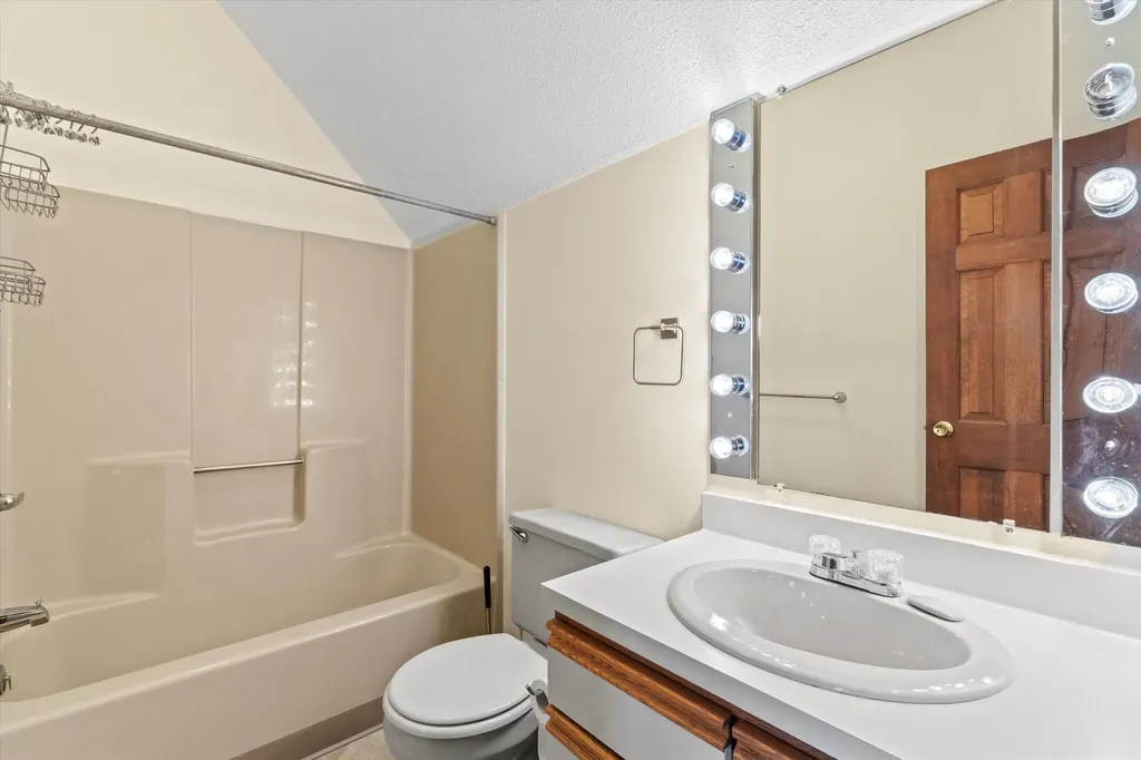 33 River Front Drive Manchester NH 03102