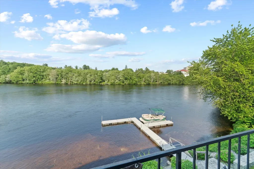 33 River Front Drive Manchester NH 03102