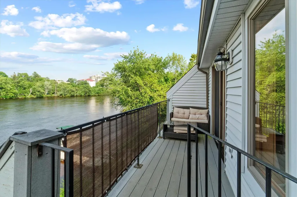 33 River Front Drive Manchester NH 03102