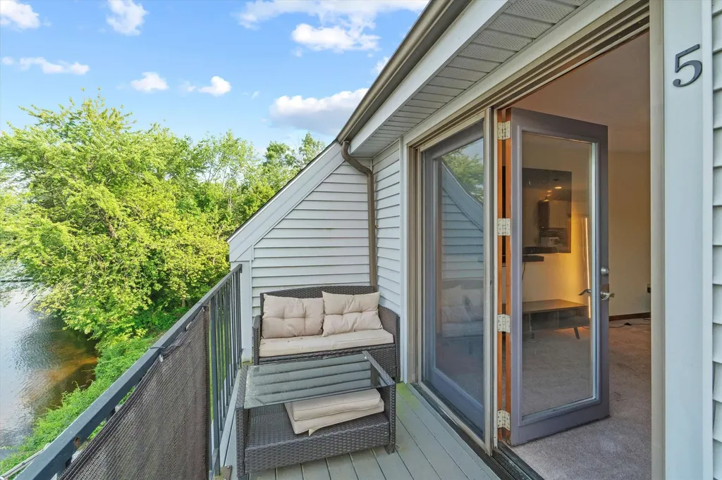 33 River Front Drive Manchester NH 03102