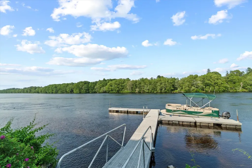 33 River Front Drive Manchester NH 03102