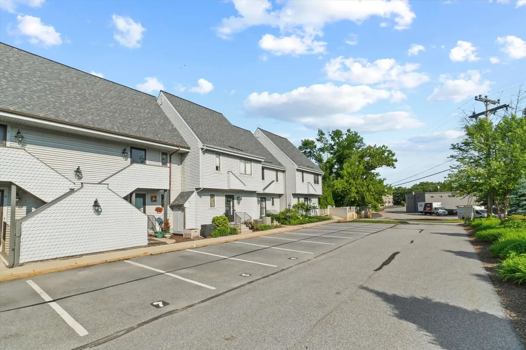 33 River Front Drive Manchester NH 03102