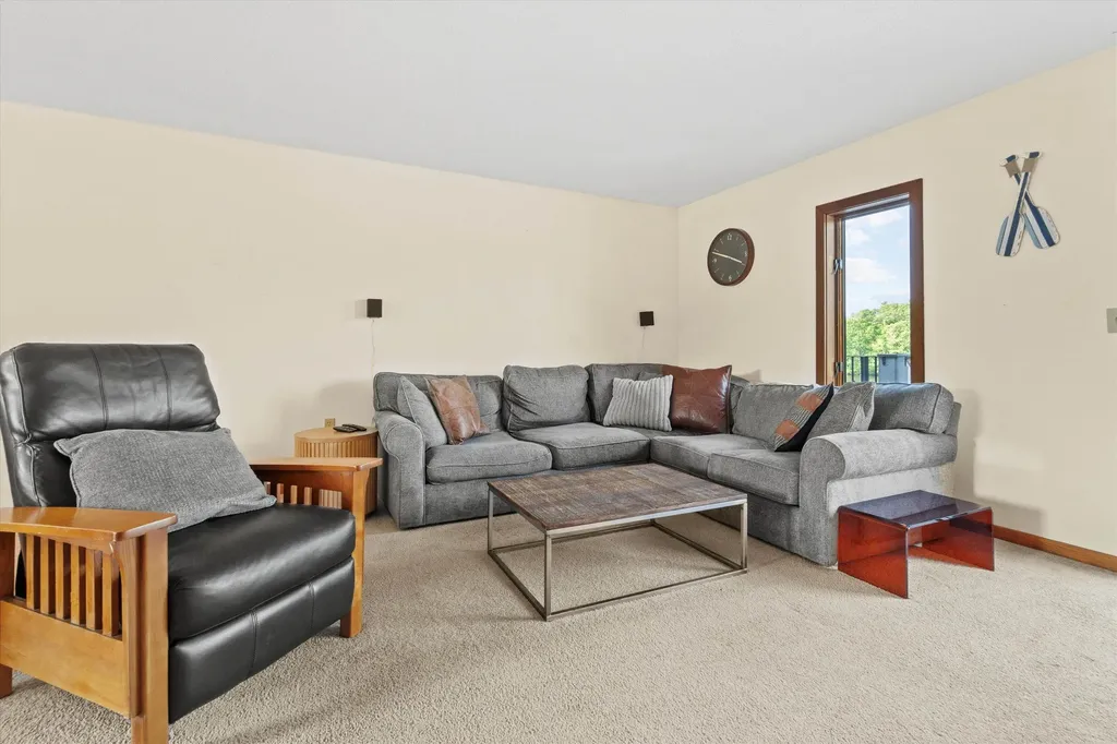 33 River Front Drive Manchester NH 03102