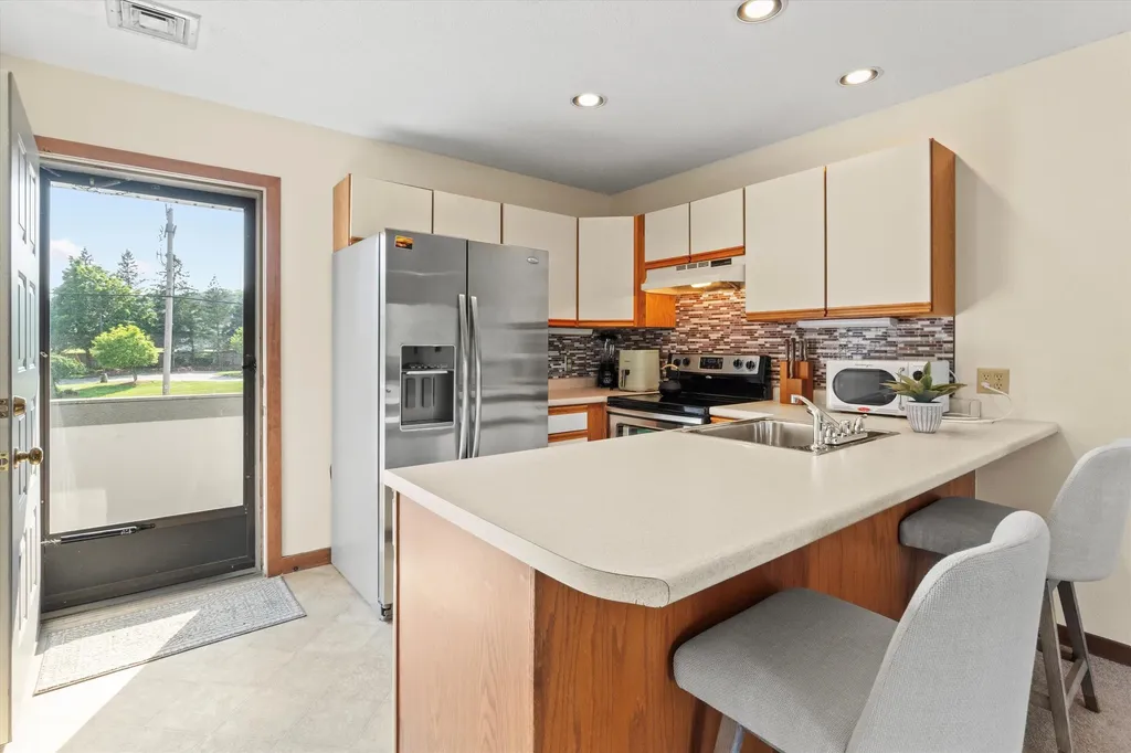 33 River Front Drive Manchester NH 03102