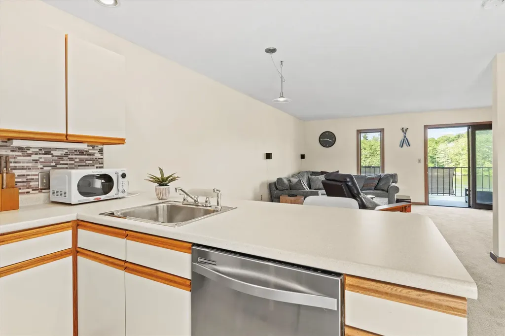 33 River Front Drive Manchester NH 03102