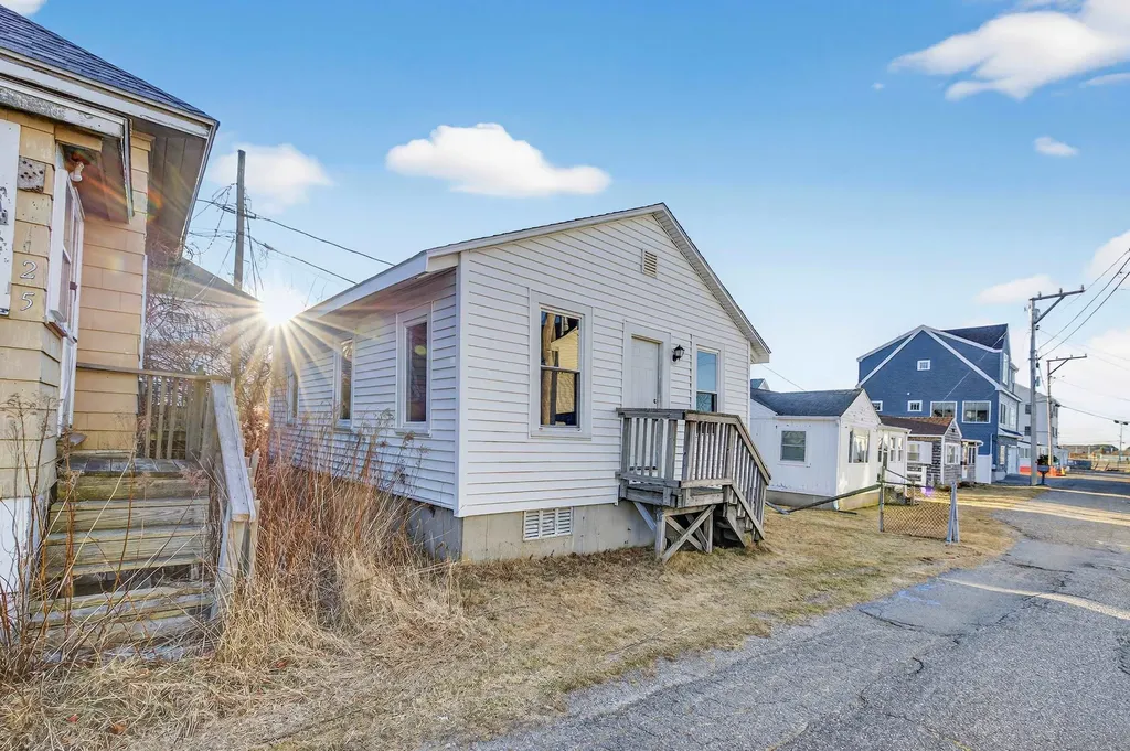 27 Kentville Terrace Hampton NH 03842