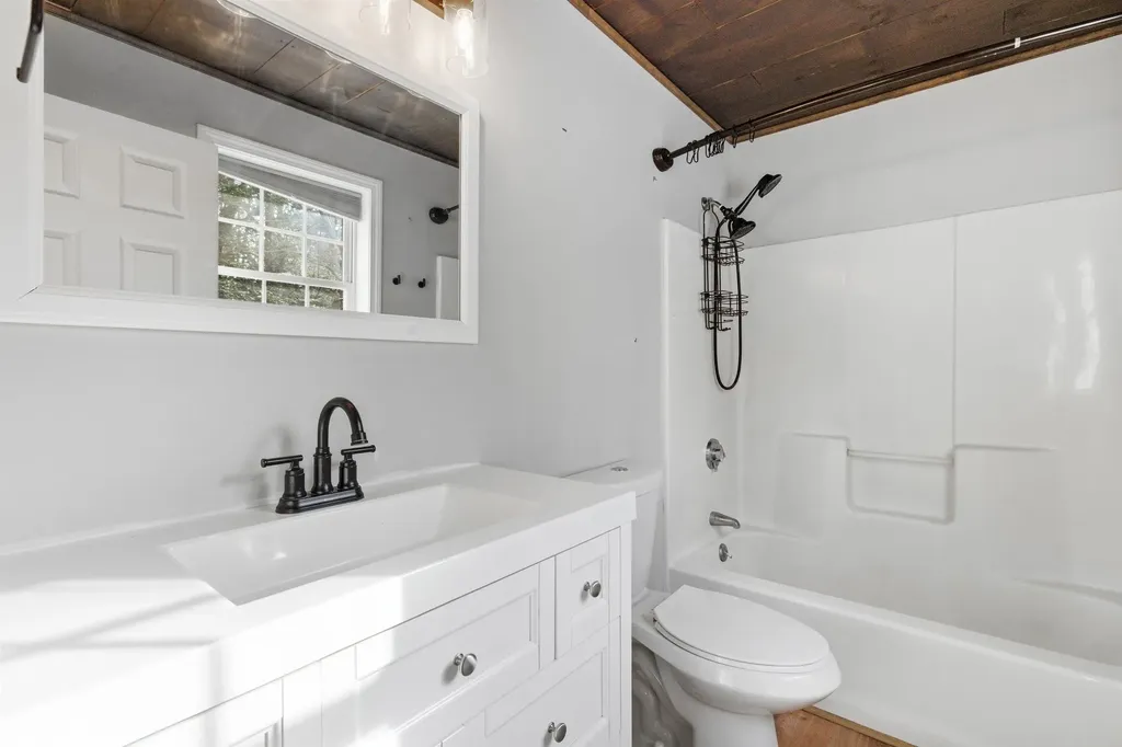 2 Oak Court Northwood NH 03261