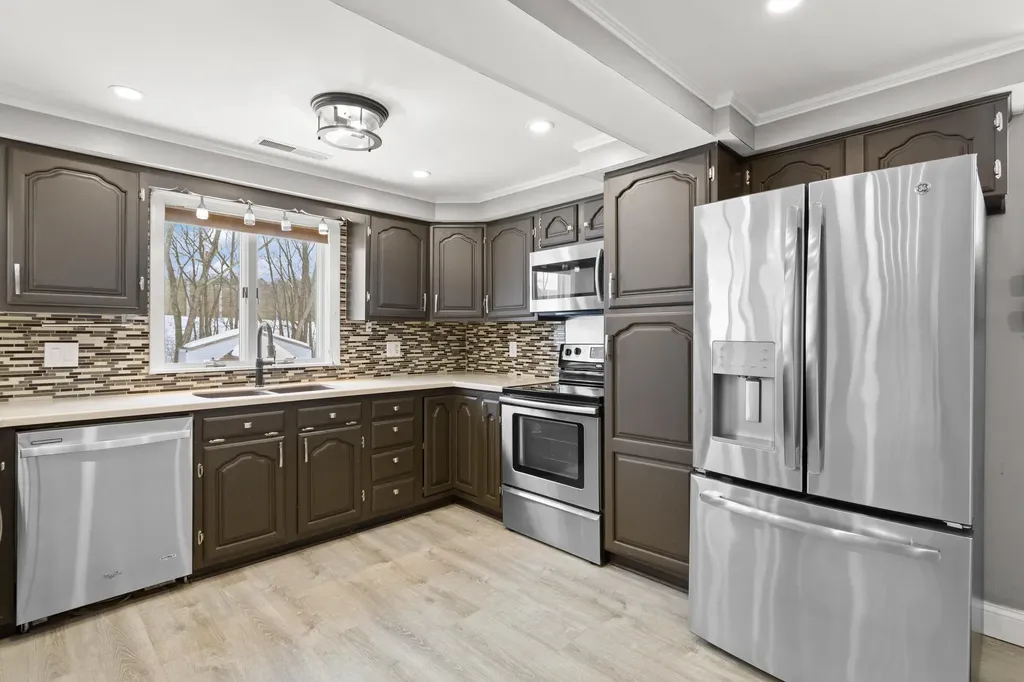 50 Haigh Avenue Salem NH 03079