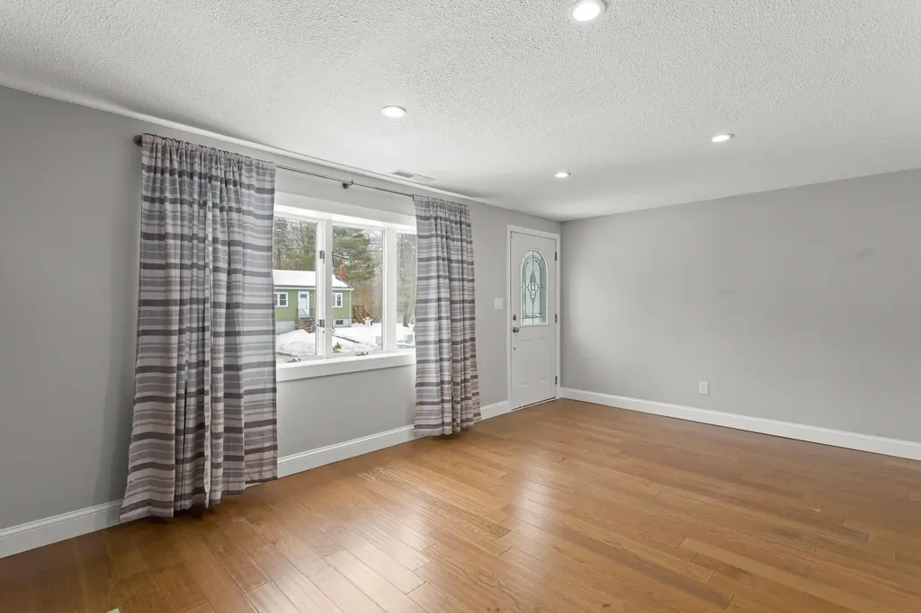 50 Haigh Avenue Salem NH 03079